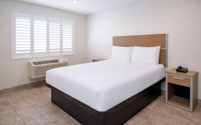 Super 8 by Wyndham Bakersfield CA Near Airport
