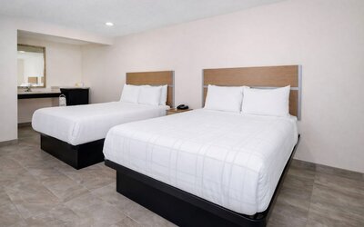 Super 8 by Wyndham Bakersfield CA Near Airport