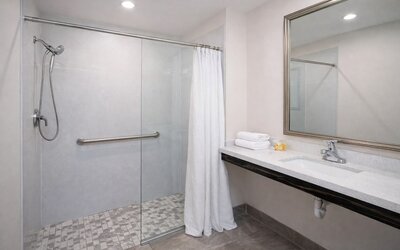 Super 8 by Wyndham Bakersfield CA Near Airport