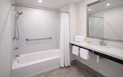 Super 8 by Wyndham Bakersfield CA Near Airport