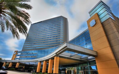Royal Sonesta Houston Galleria’s parking area is by the hotel’s covered entranceway, which features plenty of potted plants.