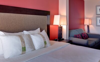 Holiday Inn & Suites Bakersfield by IHG