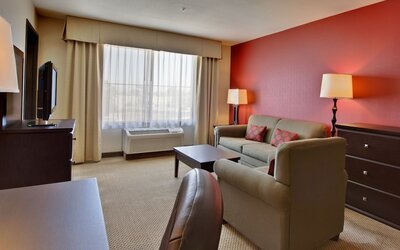 Holiday Inn & Suites Bakersfield by IHG
