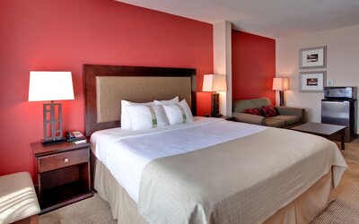 Holiday Inn & Suites Bakersfield by IHG