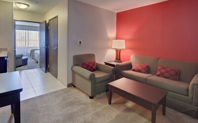 Holiday Inn & Suites Bakersfield by IHG