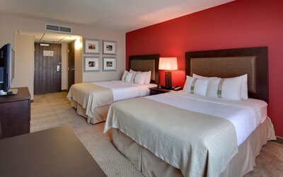 Holiday Inn & Suites Bakersfield by IHG