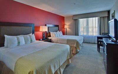 Holiday Inn & Suites Bakersfield by IHG
