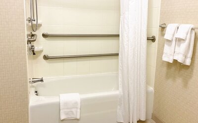 Holiday Inn & Suites Bakersfield by IHG