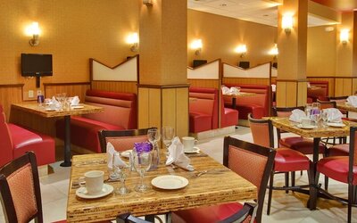 Holiday Inn & Suites Bakersfield by IHG