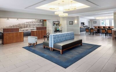 La Quinta Inn & Suites by Wyndham Bakersfield North