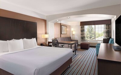 La Quinta Inn & Suites by Wyndham Bakersfield North