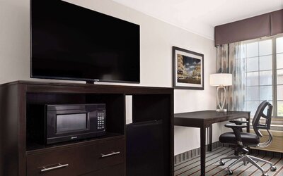 La Quinta Inn & Suites by Wyndham Bakersfield North