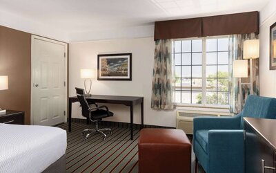 La Quinta Inn & Suites by Wyndham Bakersfield North