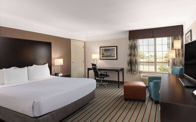 La Quinta Inn & Suites by Wyndham Bakersfield North