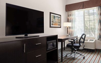 La Quinta Inn & Suites by Wyndham Bakersfield North