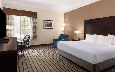 La Quinta Inn & Suites by Wyndham Bakersfield North