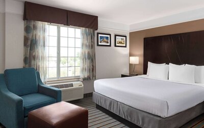 La Quinta Inn & Suites by Wyndham Bakersfield North
