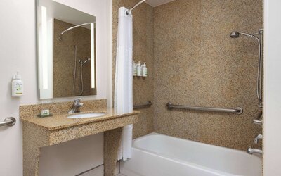 La Quinta Inn & Suites by Wyndham Bakersfield North