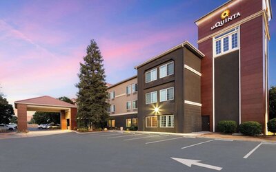 La Quinta Inn & Suites by Wyndham Bakersfield North