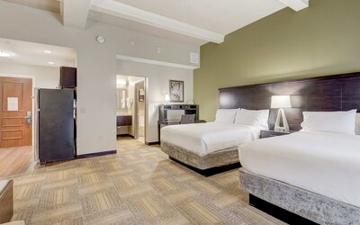 Studio Suite, 2 Queen Beds, Kitchen