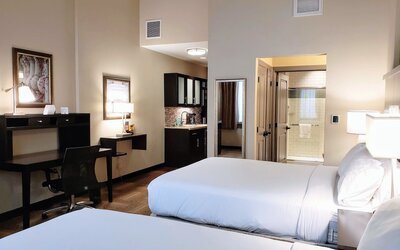 Studio Suite, 1 King Bed, Kitchen