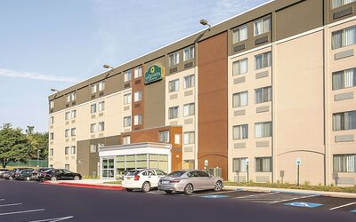 La Quinta Inn & Suites by Wyndham Baltimore N / White Marsh