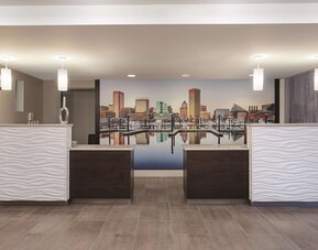 La Quinta Inn & Suites by Wyndham Baltimore N / White Marsh