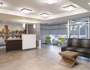 La Quinta Inn & Suites by Wyndham Baltimore N / White Marsh