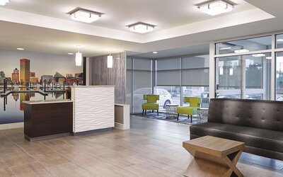 La Quinta Inn & Suites by Wyndham Baltimore N / White Marsh