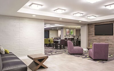 La Quinta Inn & Suites by Wyndham Baltimore N / White Marsh