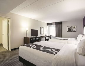 La Quinta Inn & Suites by Wyndham Baltimore N / White Marsh