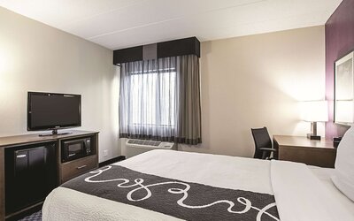 La Quinta Inn & Suites by Wyndham Baltimore N / White Marsh