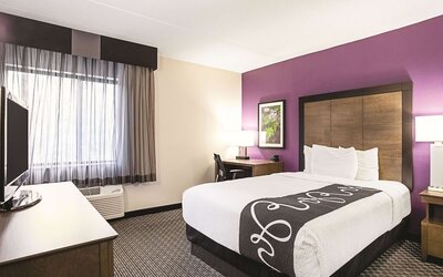 La Quinta Inn & Suites by Wyndham Baltimore N / White Marsh