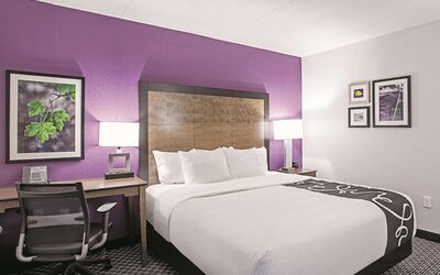 La Quinta Inn & Suites by Wyndham Baltimore N / White Marsh