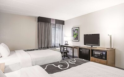 La Quinta Inn & Suites by Wyndham Baltimore N / White Marsh
