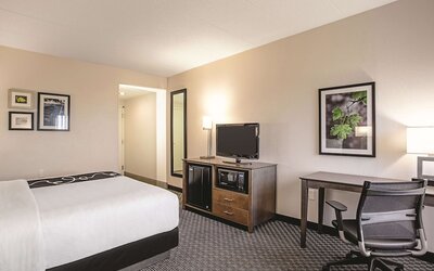 La Quinta Inn & Suites by Wyndham Baltimore N / White Marsh