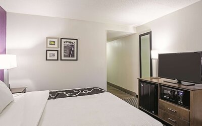 La Quinta Inn & Suites by Wyndham Baltimore N / White Marsh