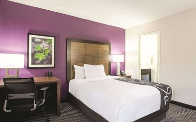 La Quinta Inn & Suites by Wyndham Baltimore N / White Marsh