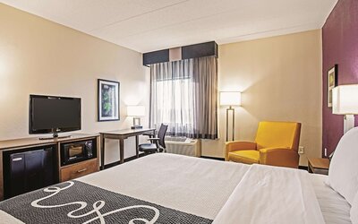 La Quinta Inn & Suites by Wyndham Baltimore N / White Marsh