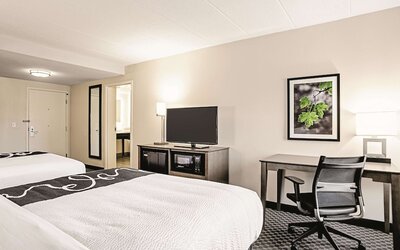 La Quinta Inn & Suites by Wyndham Baltimore N / White Marsh