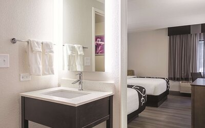 La Quinta Inn & Suites by Wyndham Baltimore N / White Marsh