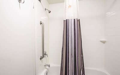 La Quinta Inn & Suites by Wyndham Baltimore N / White Marsh