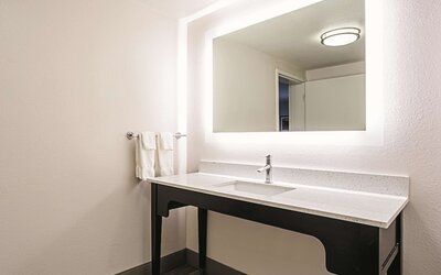 La Quinta Inn & Suites by Wyndham Baltimore N / White Marsh