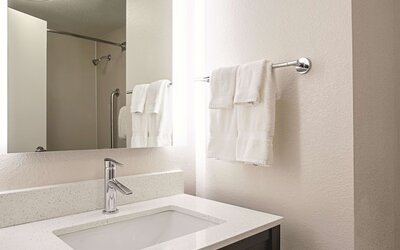 La Quinta Inn & Suites by Wyndham Baltimore N / White Marsh