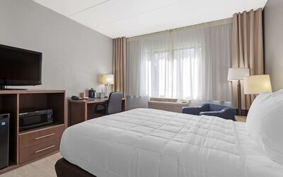 Clarion Hotel & Suites BWI Airport North
