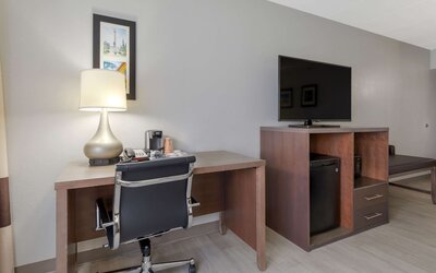 Clarion Hotel & Suites BWI Airport North