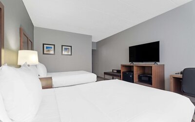 Clarion Hotel & Suites BWI Airport North