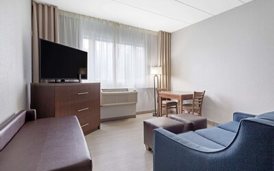 Clarion Hotel & Suites BWI Airport North