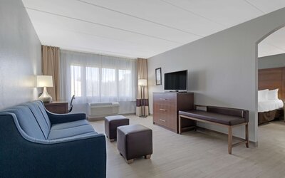 Clarion Hotel & Suites BWI Airport North
