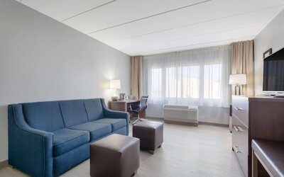 Clarion Hotel & Suites BWI Airport North